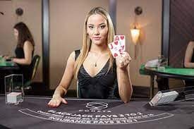 Close-up fitur bonus Captain's Bounty menampilkan free spins dan multiplier di layar permainan